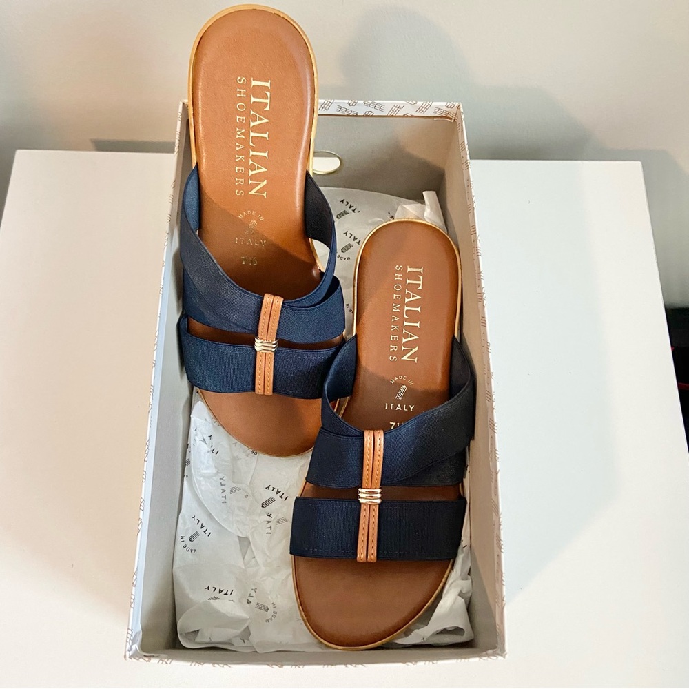 Italian Shoemakers Women’s Navy Sandals Size 7.5